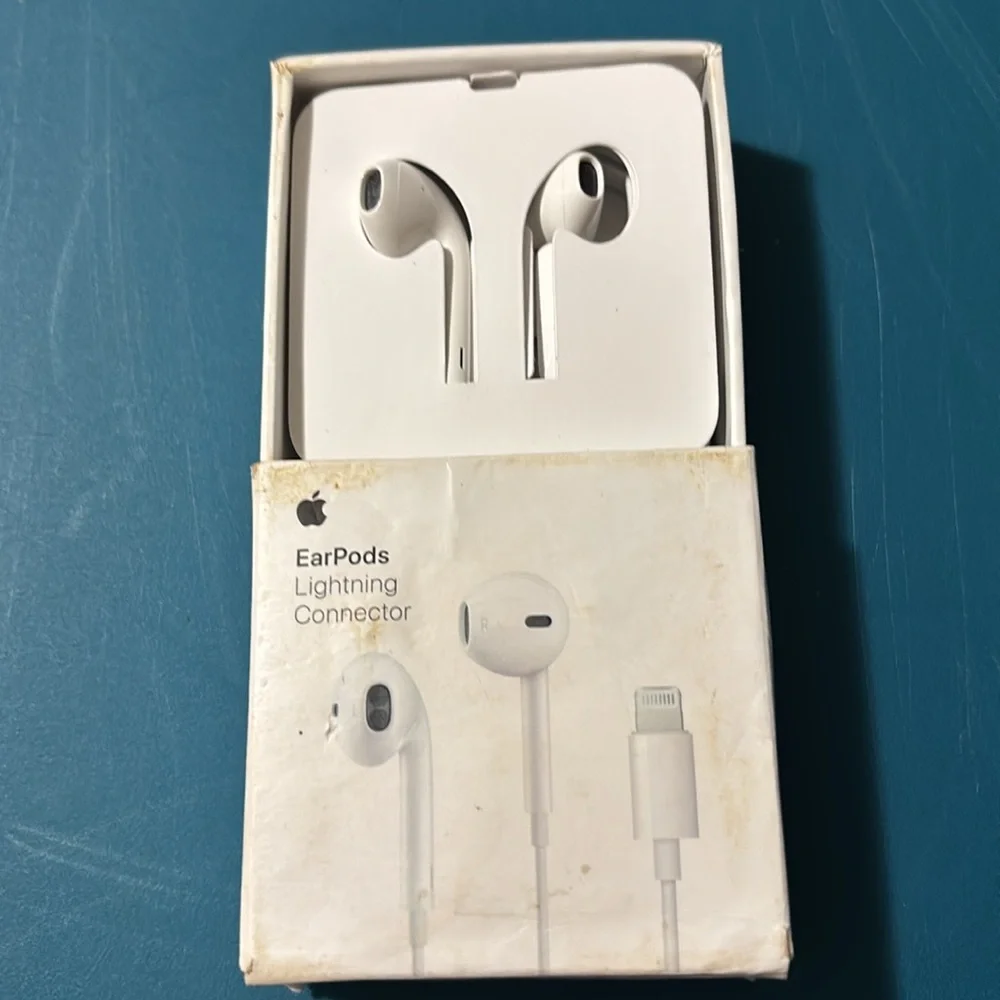 Apple Lightning EarPod Headphone Original New open box